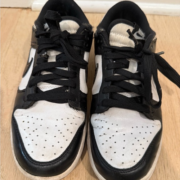 Nike Dunks low Black and White Sneakers - Picture 3 of 8